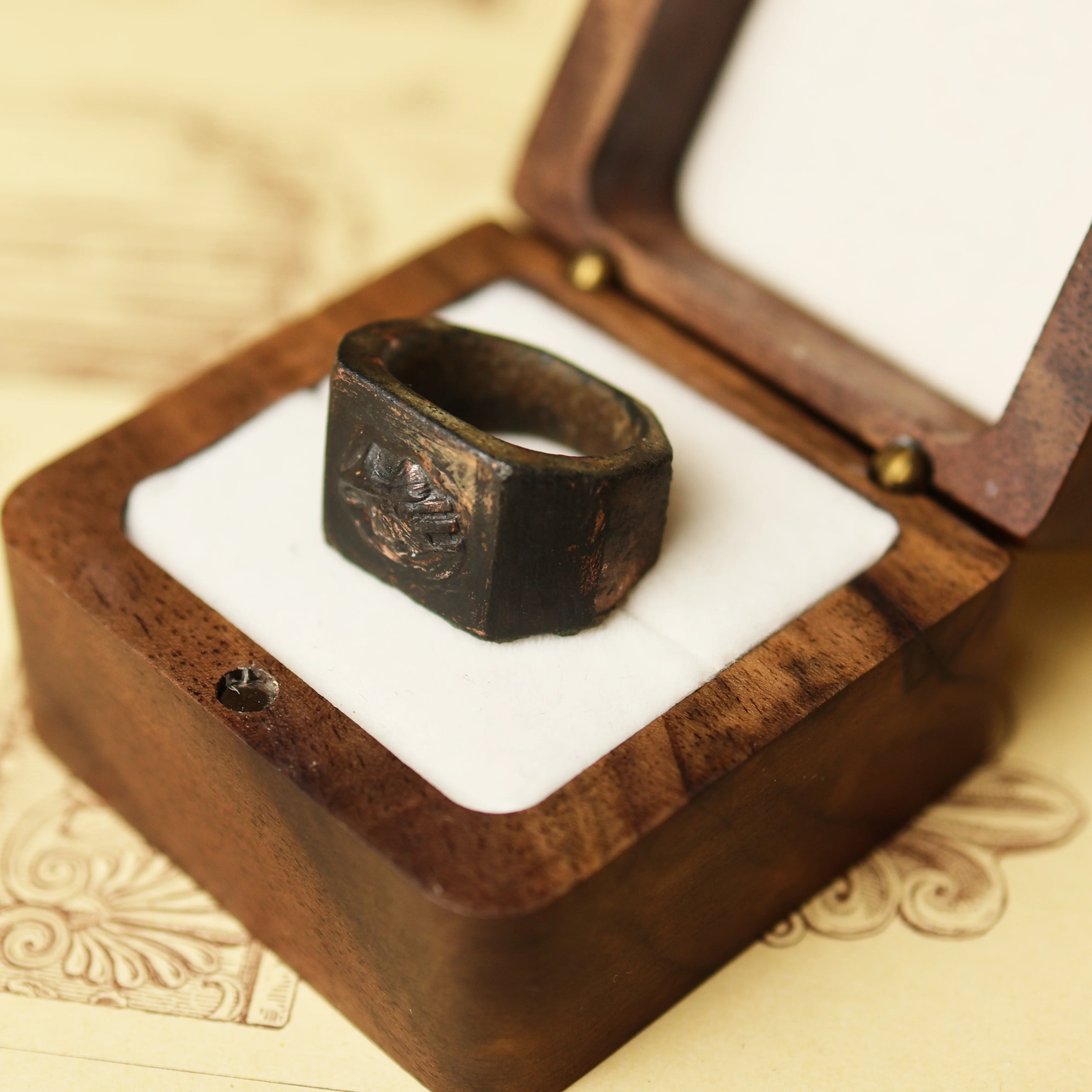 Roman Bronze Ring with Bust of Tyche/Fortuna - Image 2