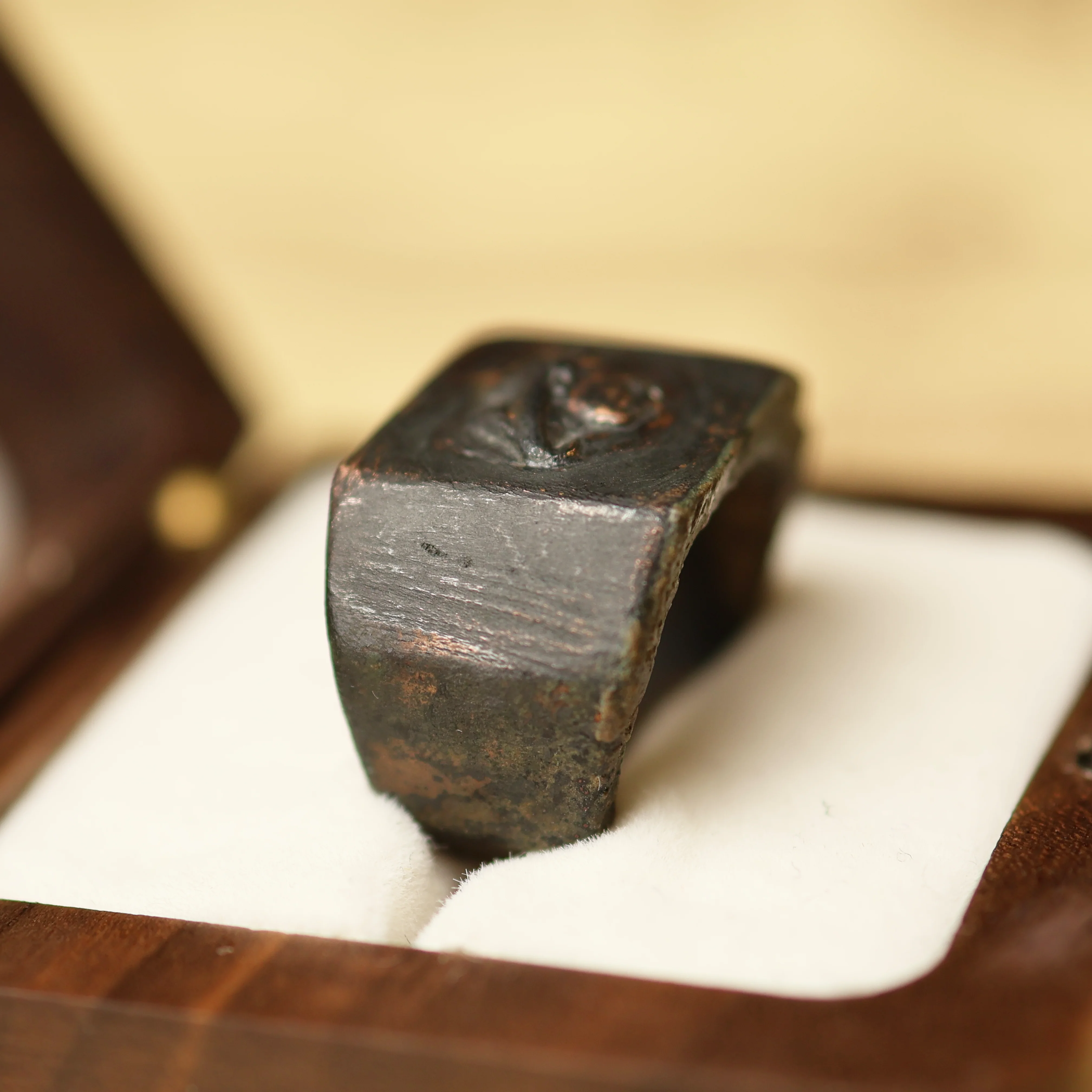 Roman Bronze Ring with Bust of Tyche/Fortuna - Image 3