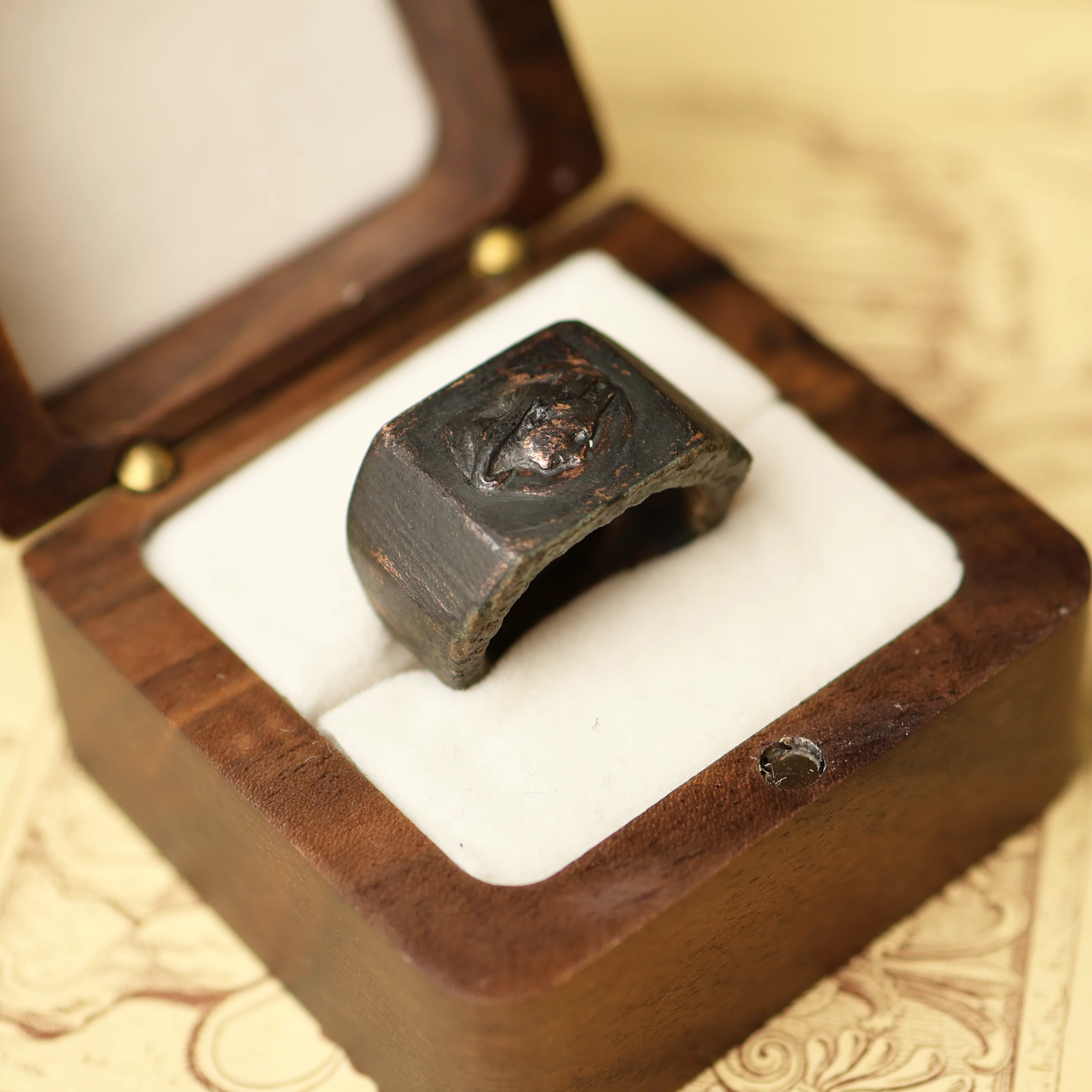 Roman Bronze Ring with Bust of Tyche/Fortuna - Image 4