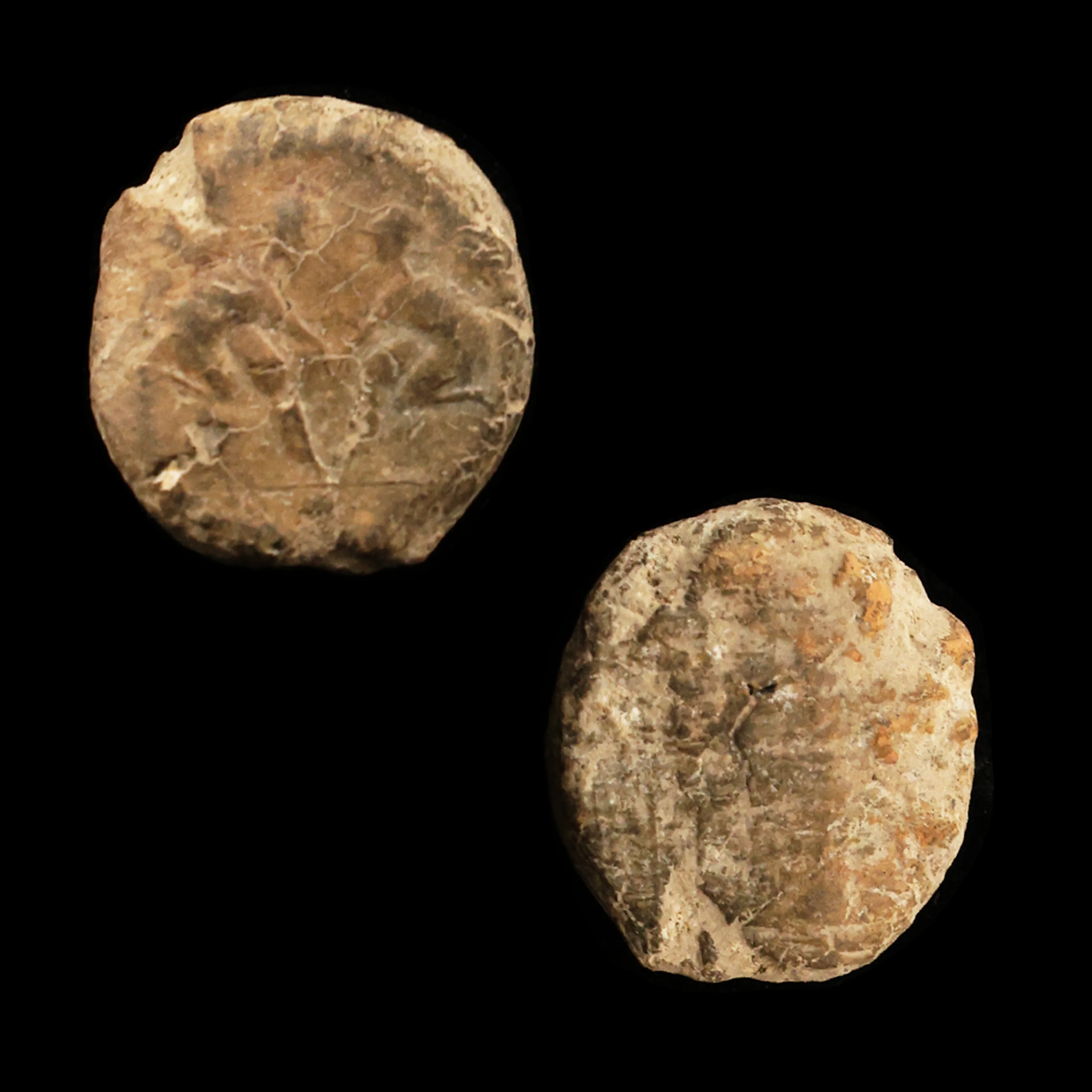 Roman Clay Theatre Token | Wrestlers Grappling - Image 2